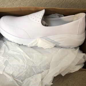 Brand New still in the box Size 10 Hawkwell Nursing Shoes